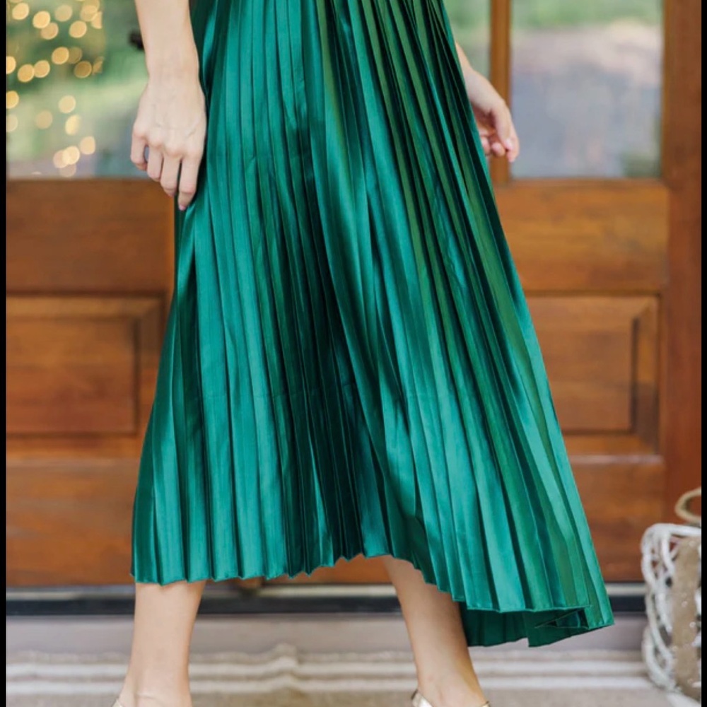 Elegant Green Pleated Skirt